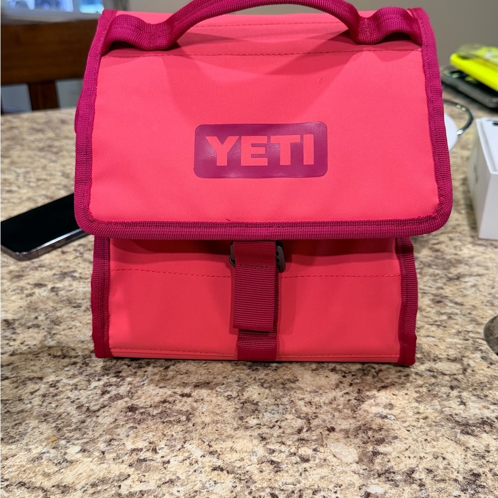 YETI Daytrip lunch bag Bimini Pink RARE Limites Edition